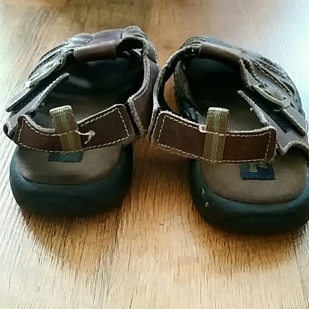 Oshkosh‎ leather sandals